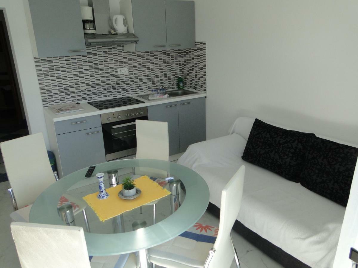 Mir Apartments プリモシュテン エクステリア 写真